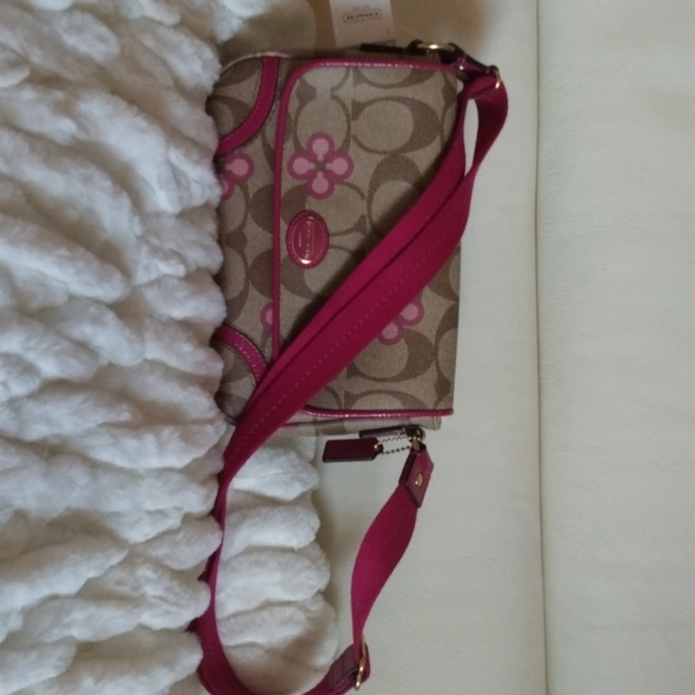 Coach Peyton signature clover